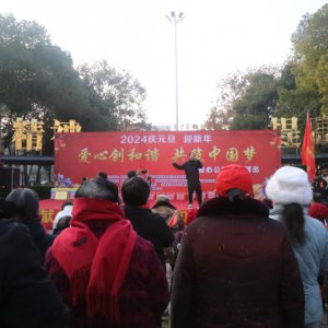 “愛心創(chuàng)和諧 共筑中國夢”公益演出成功舉辦